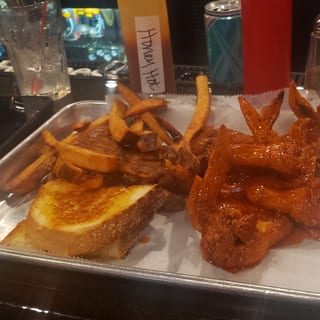 6 HONEY HOT WINGS DINNER